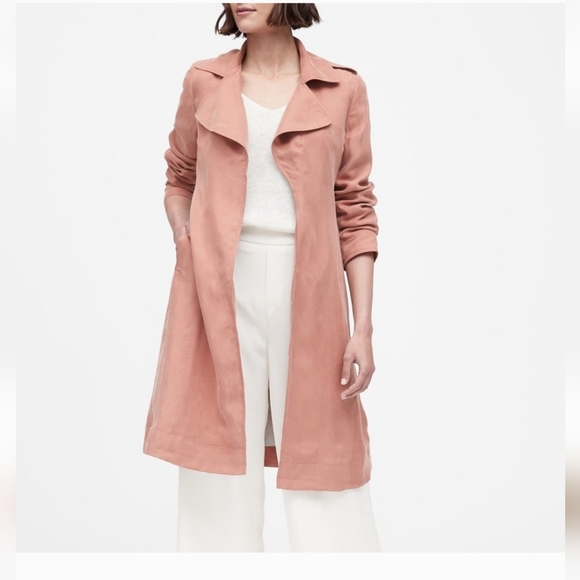 Banana Republic Jackets & Blazers - ☀️HOST PICK☀️ Banana Republic trench coat